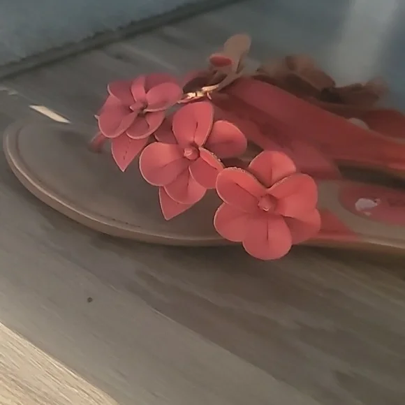 b.o.c. Women's Sandals 8M Red Pink Floral Flip Flop Flower Vegan Leather Shoes - Picture 1 of 9